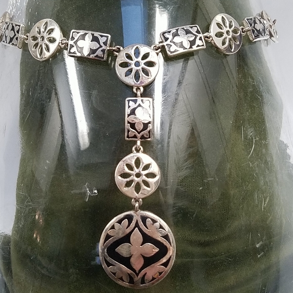 Silver & Onyx Medallion necklace - Picture 2 of 7